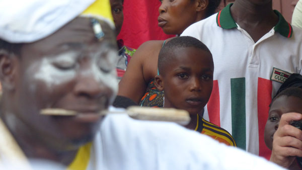 The suburban king appearing as a priest to the other king. 