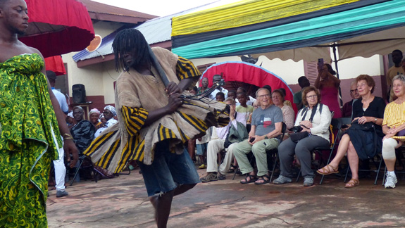 Travelers witnessing the dancer on the town square.